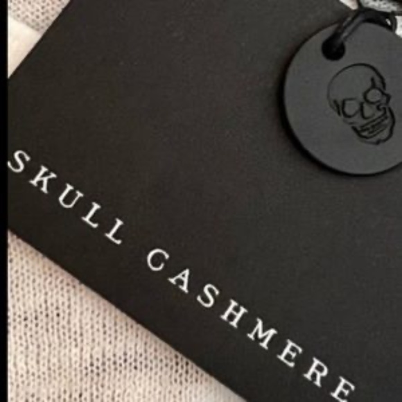 Skull Cashmere Cotton Skull Print Sweater-White & Black Size S NWT - Picture 2 of 3